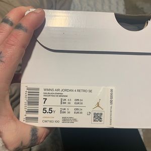 Women’s Air Jordan Retro 4 Size 7